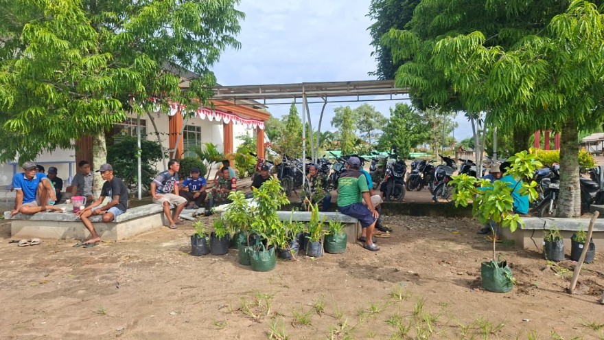 Gotong Royong Aparatur Kampung Panca Tunggal Jaya Bersihkan Lokasi Pembangunan Kopdes Merah Putih